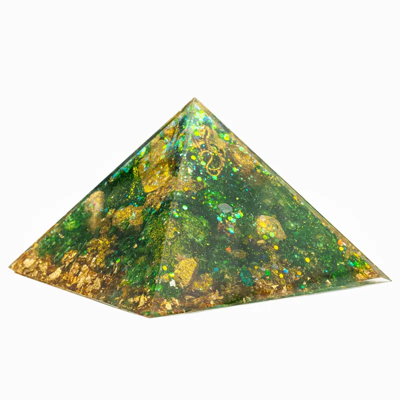 Pranakristall® Harmonie – grüne Orgonit-Pyramide