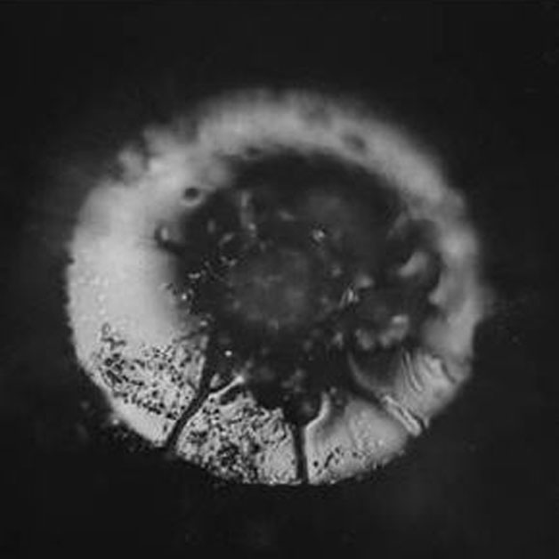 Wasserkristall ohne Orgonit - deformierte Struktur durch Elektrosmog