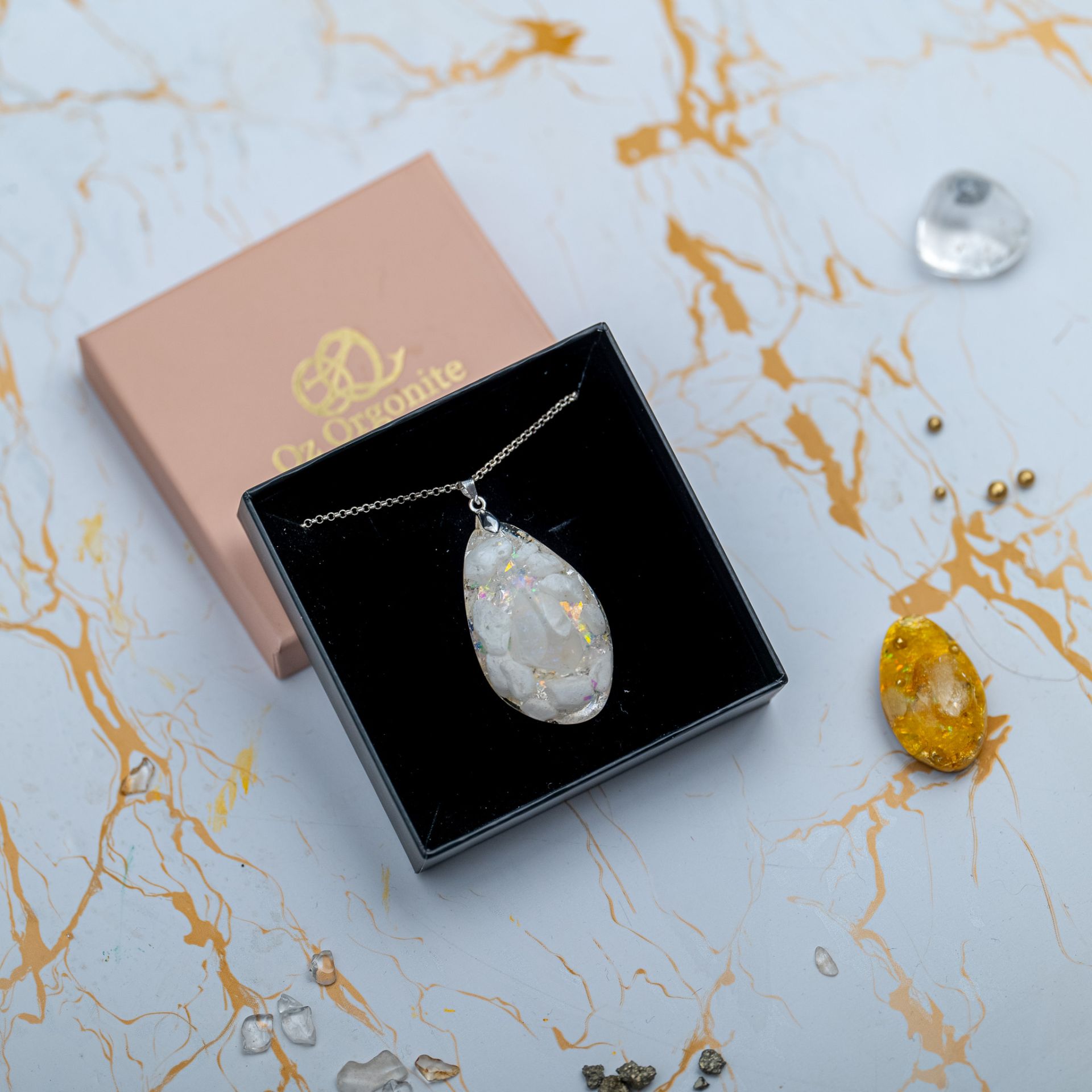 Handgefertigter Pranatropfen Orgonit-Schmuck in edlem Etui – Premium Energieschmuck von OZ Orgonite
